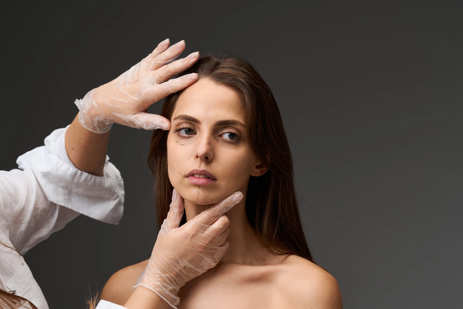 Avaliação da região frontal e do contorno facial.