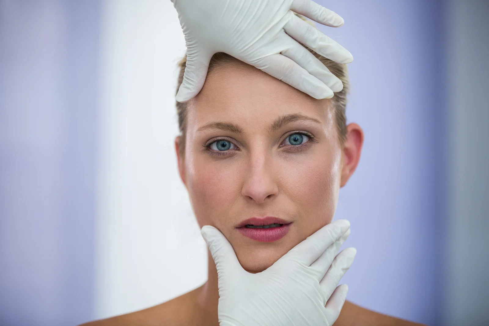 Avaliação da pele e do contorno facial.