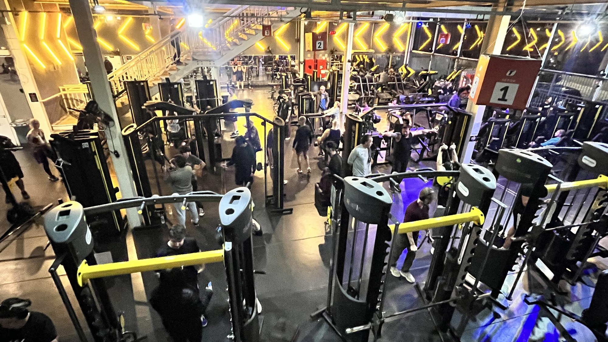 Sala de musculação da Top One Academia